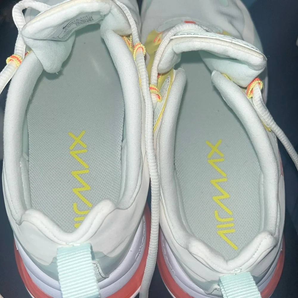 EUC Nike Wmns Air Max 270 React 'Pale Ivory' - Sz 10
